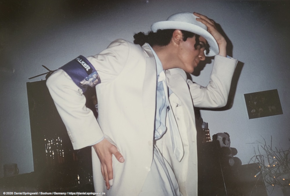 Michael Jackson Moonwalker Cosplay