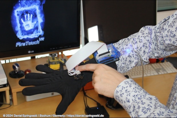 Wie bei der Oculus Rift Brille benötigt man für die Drehung der Hand ebenfalls einen Rotationssensor. - FireTouchVR