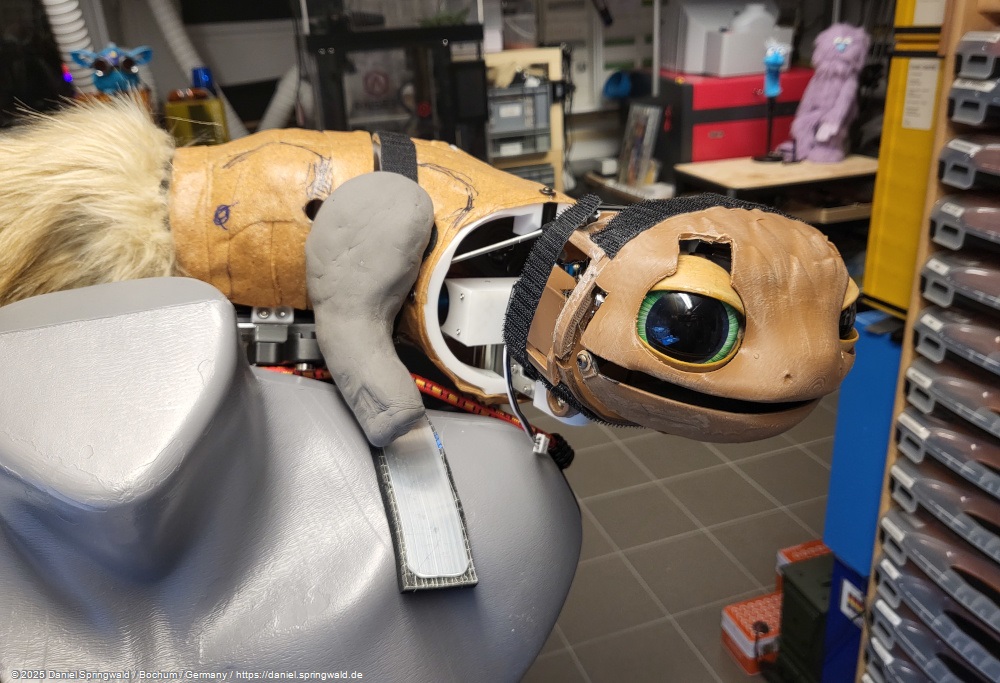 Body made of Worbla - animatronic Nix from Star Wars Outlaws