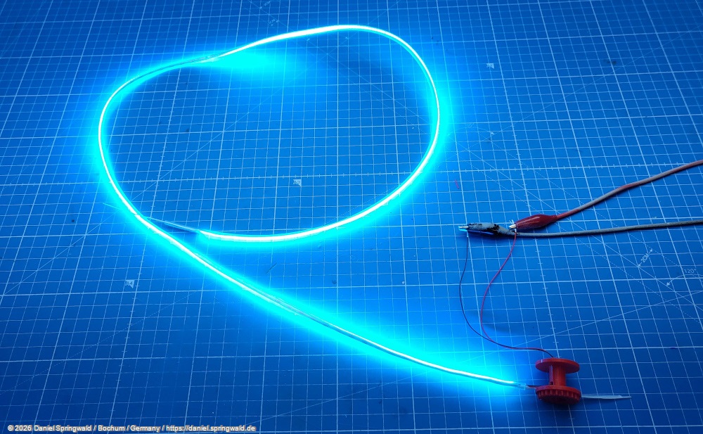 Test des LED Bandes, das den erscheinenden Spazierstock von innen beleuchtet